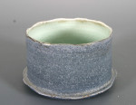 schaaltje, porselein, mat blauw/celadon, 13 cm.